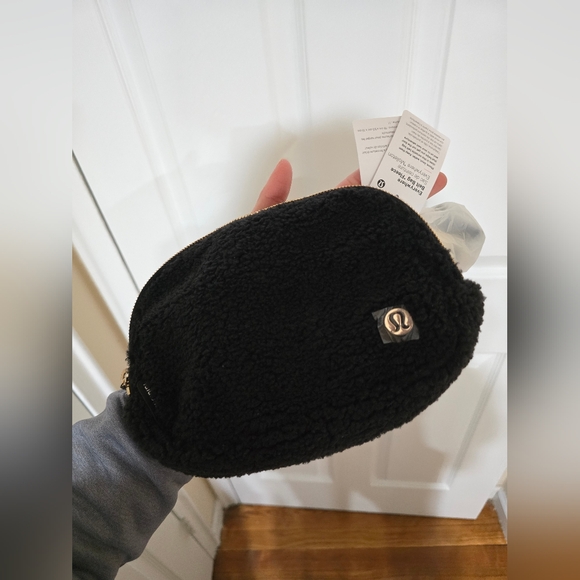 Lululemon Everywhere Fleece Belt bag - Picture 3 of 5